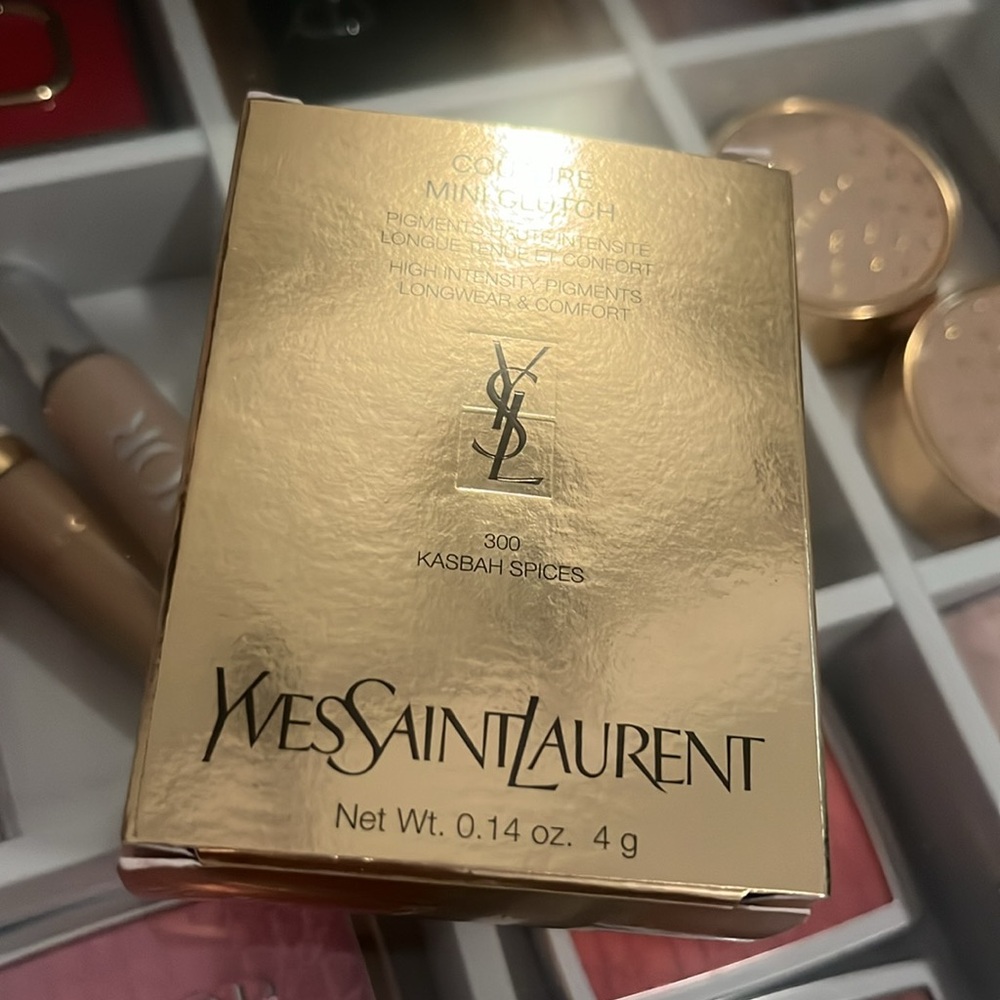 Yves Saint Laurent
Couture Mini Clutch Eyeshadow Palette - Picture 3 of 3